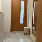 Apartament 16 *
